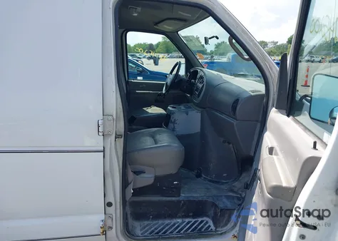 2002 Ford E-250 Commercial/Recreational from USA, damaged, VIN 1FTNS24L32HA10896